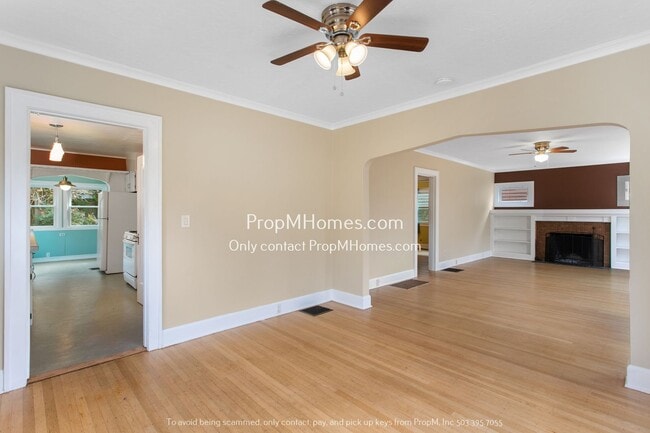 Building Photo - Four Bedroom Beauty in Prime NE Location!