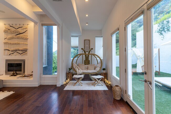 Foto del edificio - 1857 N Beverly Dr