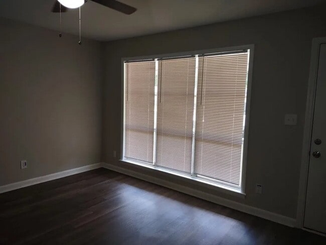 Building Photo - 1630 Edgechester Ave