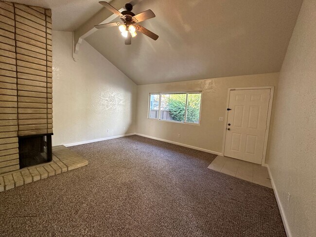 Foto del edificio - 312 N Riverside Dr