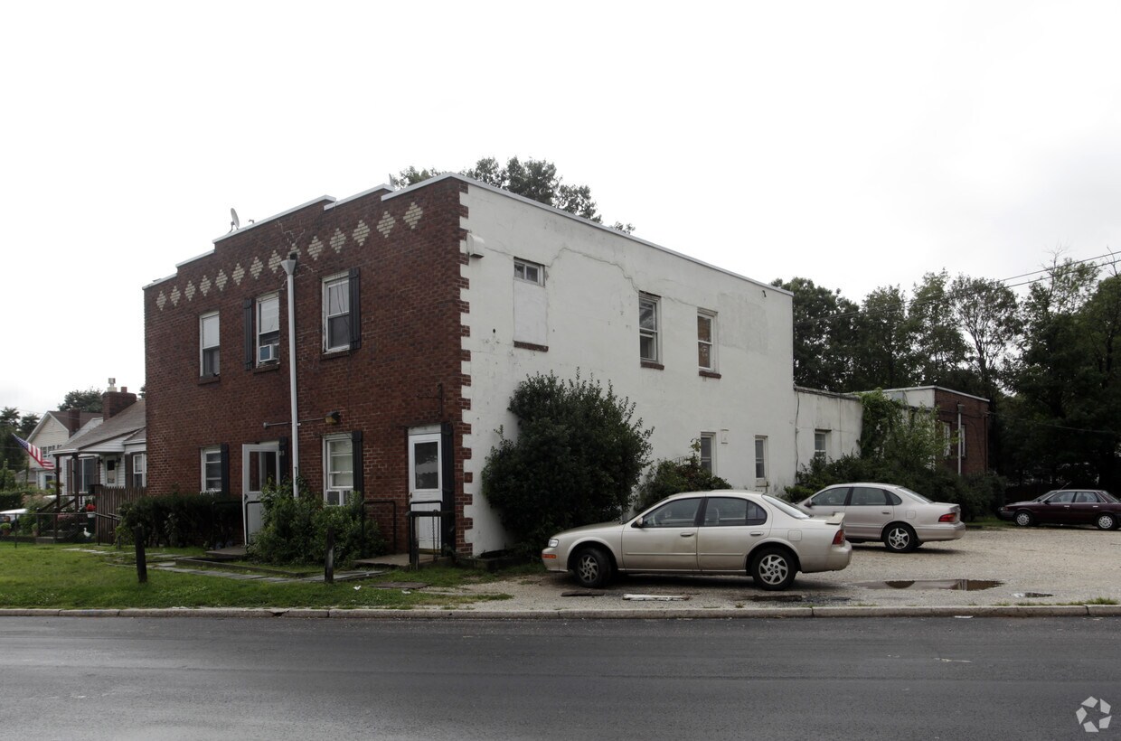Building Photo - 56 W Hills Rd