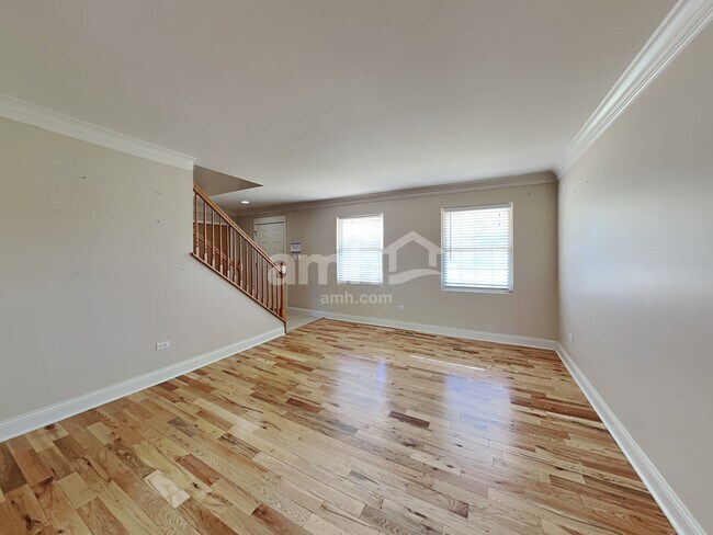 Building Photo - 887 Laurel Dr