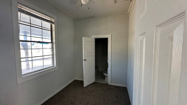 Building Photo - 904 Herbert Ave