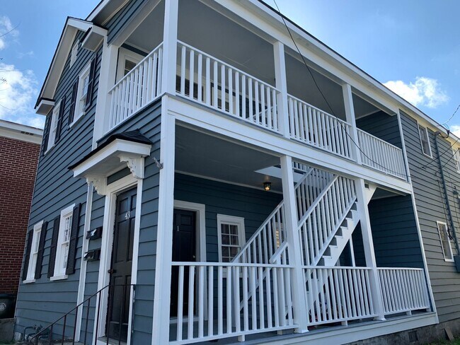 Building Photo - Great Downtown Duplex Unit!