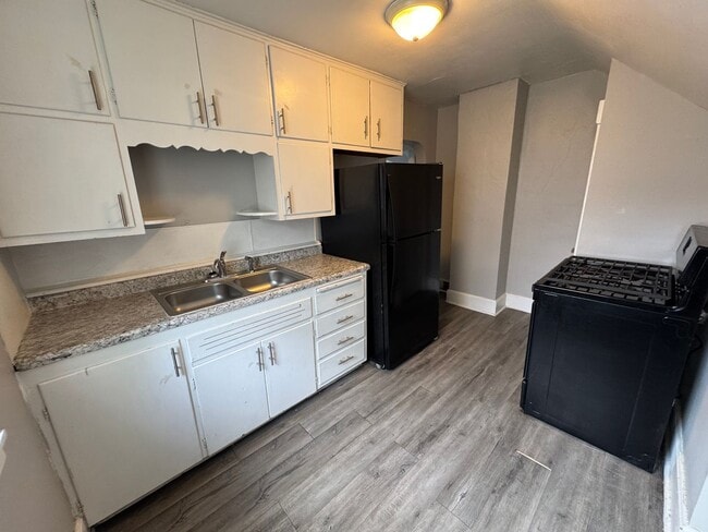 Building Photo - HM 1020 18th Ave A