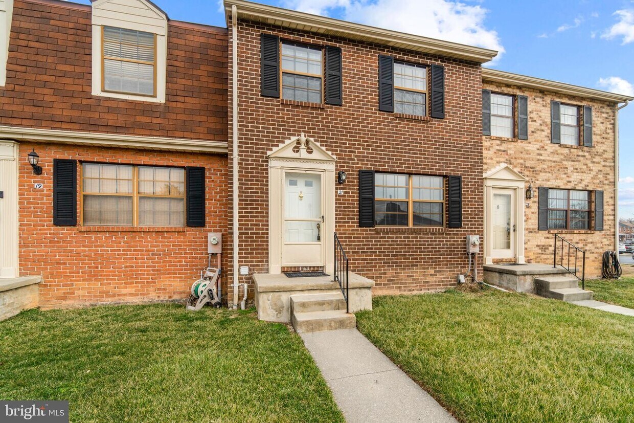Primary Photo - 21 Holland Hill Ct