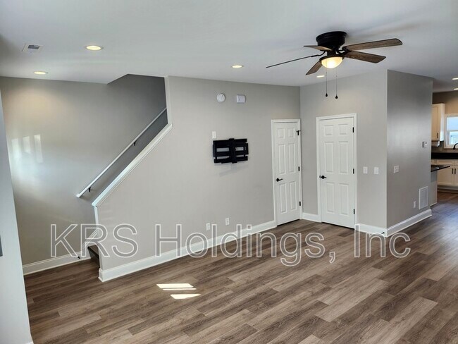 Building Photo - 616 Zephyr Dr