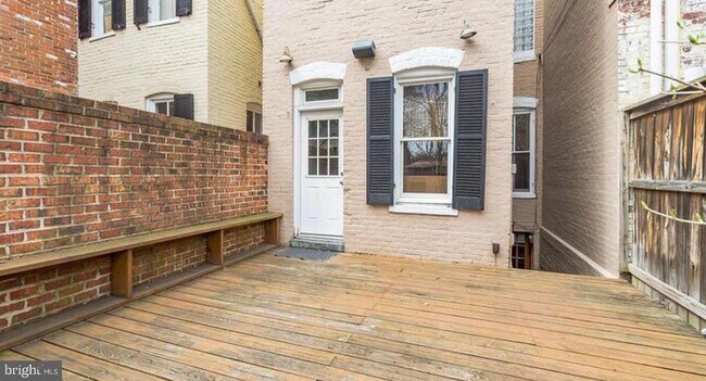 Foto del edificio - 1319 35th St NW