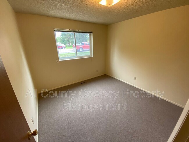 Foto del edificio - 1314 E Gibbon St