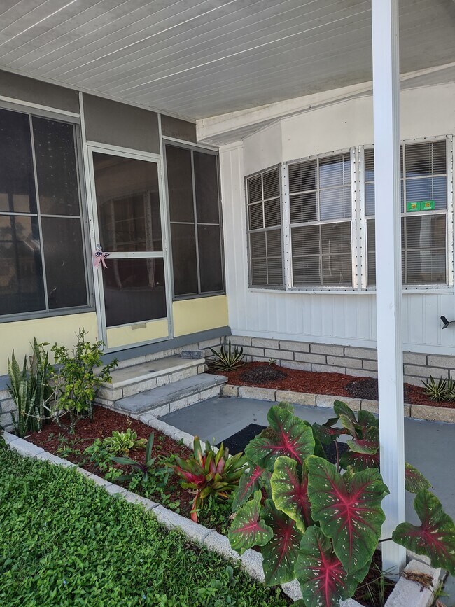 ENTRY TO LANAI - 6120 Biscaya Ave