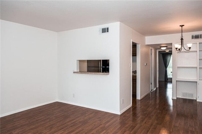 Foto del edificio - 2425 Ashdale Dr