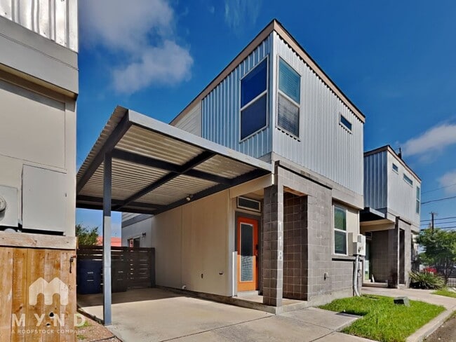 Building Photo - 118 E Myrtle St