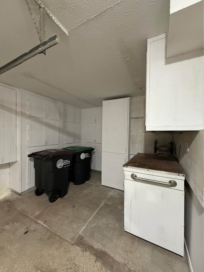 Building Photo - 6735 S 153rd Cir