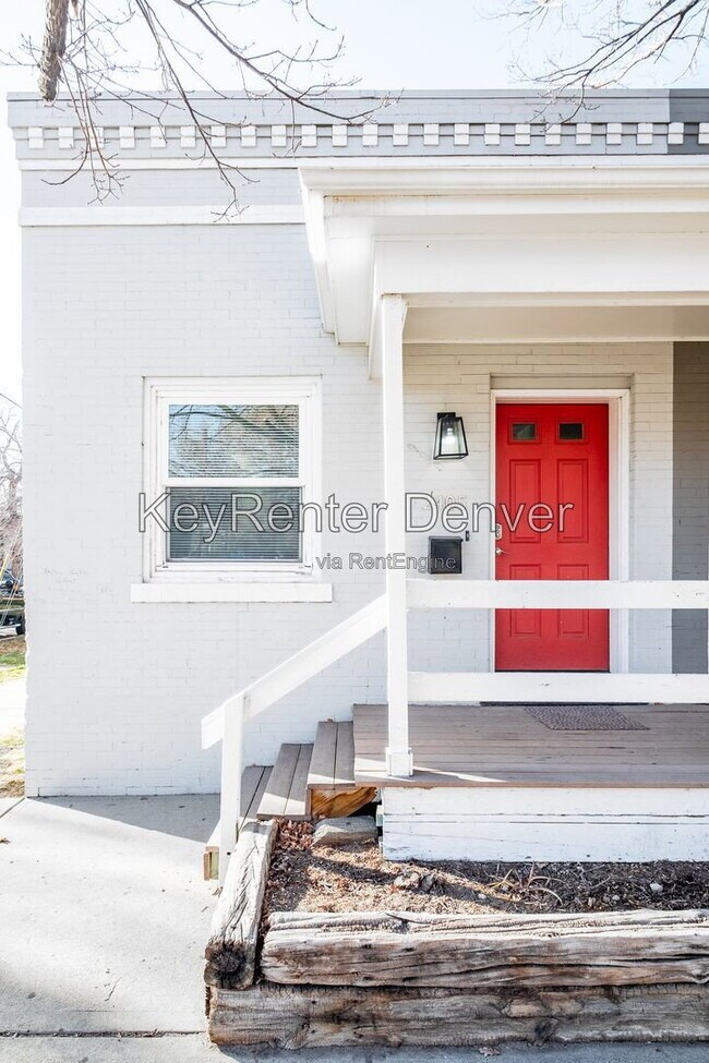 Building Photo - 2405 Tremont Pl