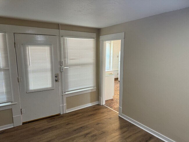 Foto del edificio - 1351 McCoy Ave NE