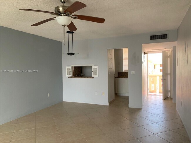 Foto del edificio - 2999 Point E Dr