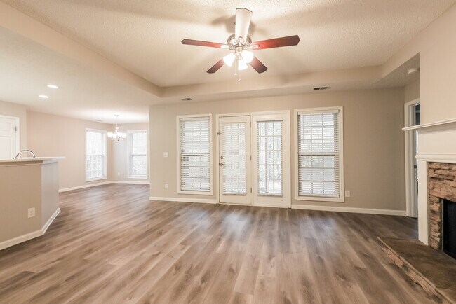 Foto del edificio - 173 Revolutionary Dr