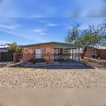 Building Photo - 3226 E Bermuda St