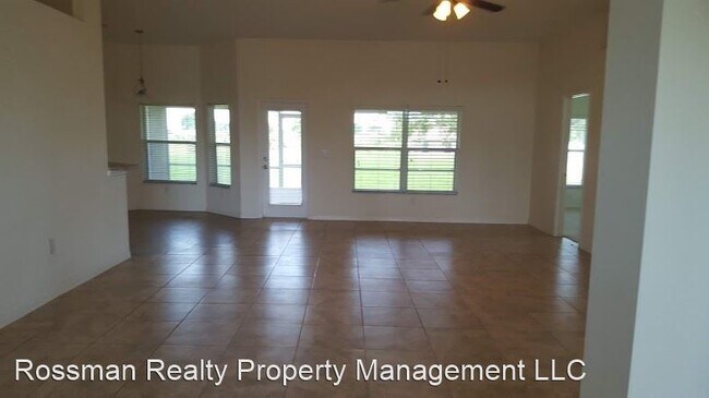 Building Photo - 4 br, 2 bath House - 2202 NE 20th Ave