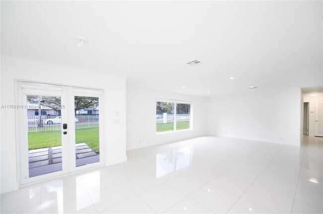 Foto del edificio - 6695 SW 96th St