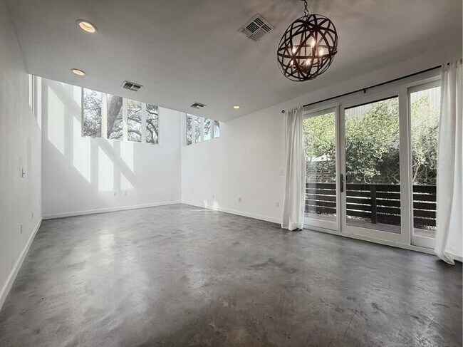 Building Photo - 1208 Woodland Ave