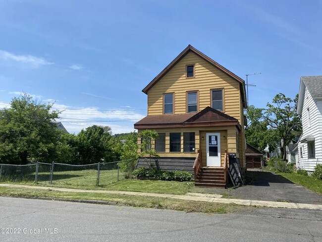 Foto del edificio - 11 Pulver Ave