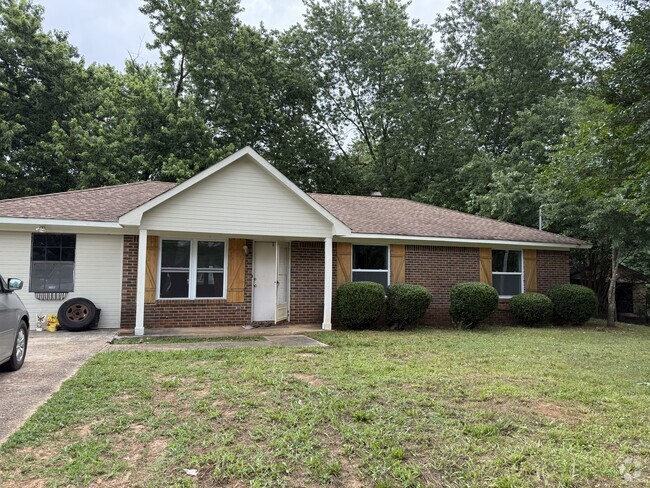 Building Photo - 121 Woodlawn Dr