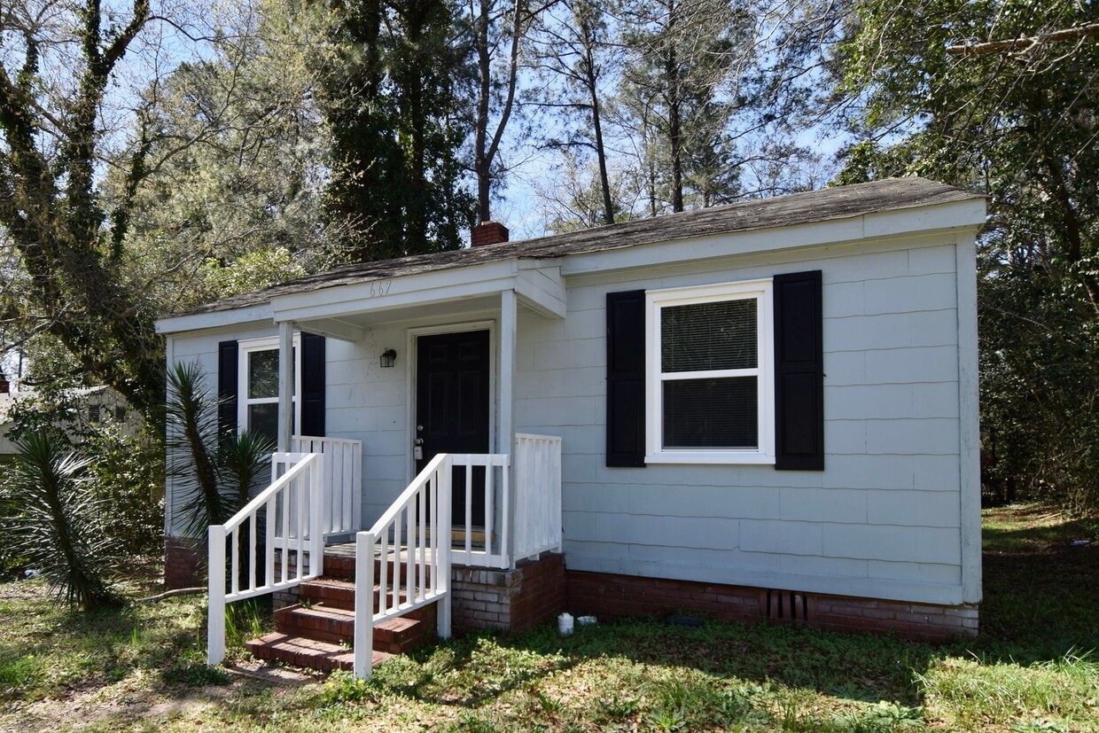 Primary Photo - 667 Lorraine Dr