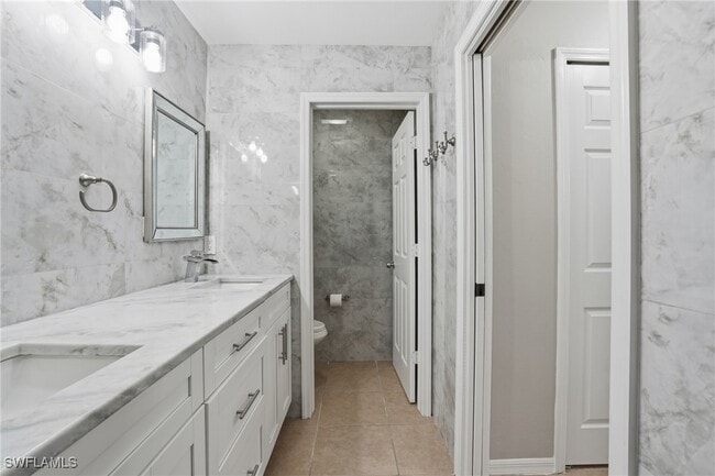 Building Photo - 4421 SW 14th Pl