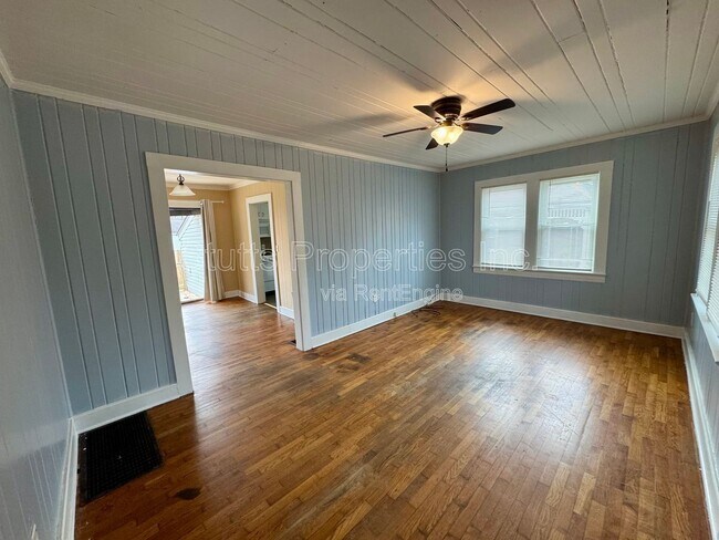 Foto del edificio - 235 Edgewood Dr