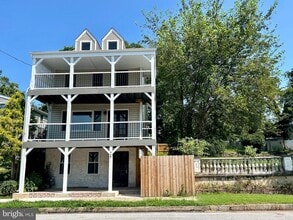 Building Photo - 727 Walnut St