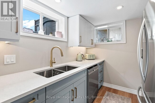 Building Photo - 19 Kawartha Dr