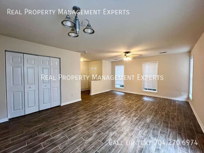 Building Photo - 9615 Littleleaf Dr