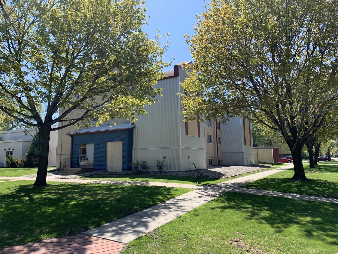 Primary Photo - 920 3rd Ave S