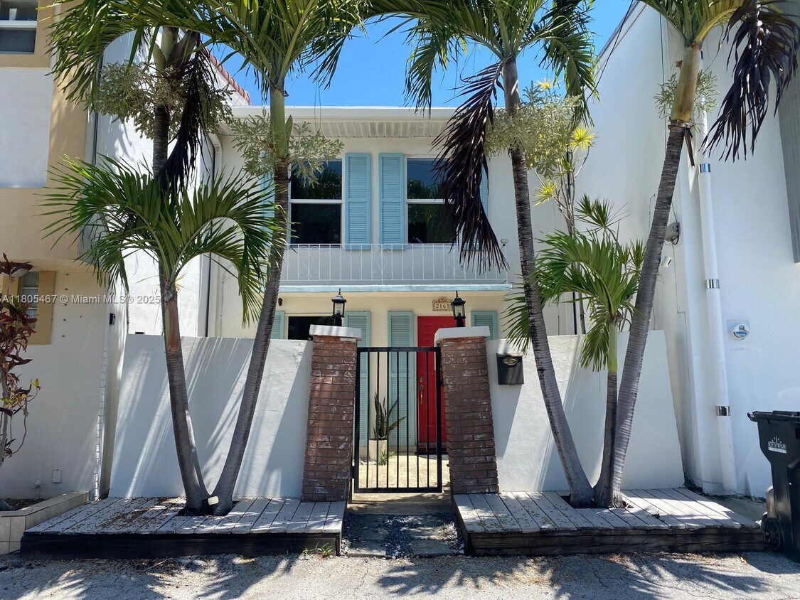 Foto principal - 2165 NE 123rd St