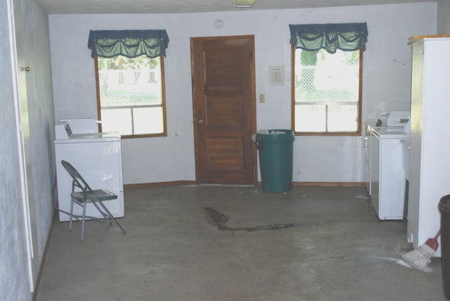 Laundry Room - Hyacinth Apartments