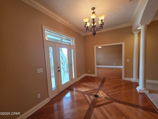 Foto del edificio - 3401 Hillcrest Dr