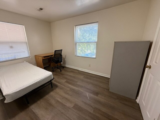 Foto principal - 1220 S Roxboro St