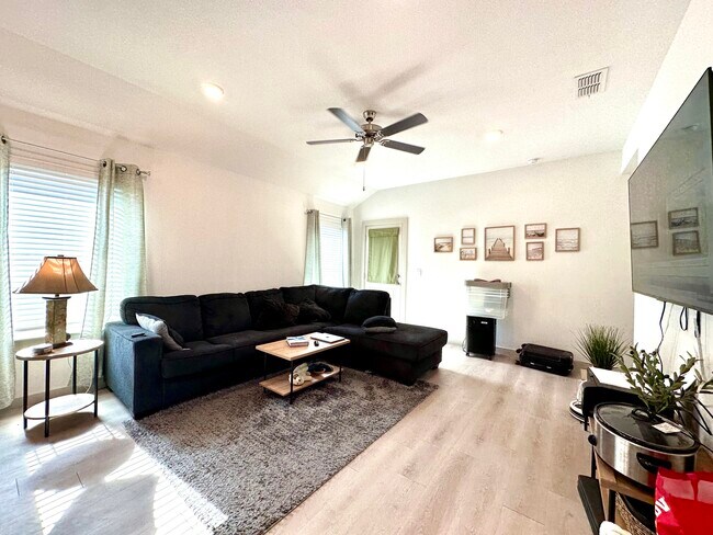 Foto del edificio - 7427 8th St