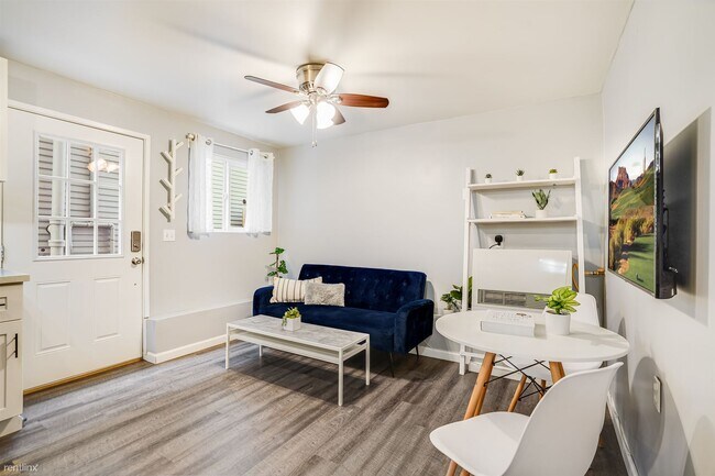 Building Photo - 2 br, 1 bath Duplex - 2003-2005 Crosby Ave...