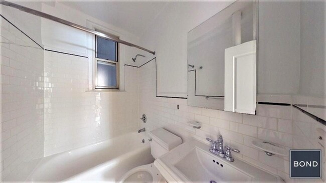 Foto del edificio - 25 E 10th St