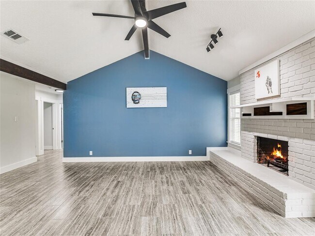 Building Photo - 801 Central Dr