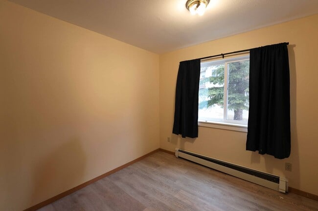 Building Photo - Cedar Creek 11