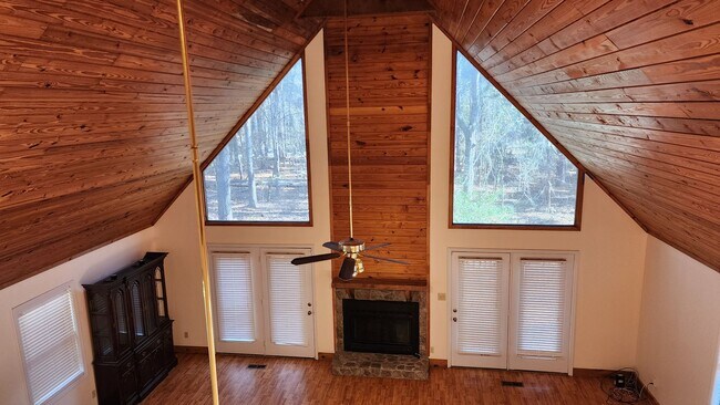 Foto del edificio - Home Located in Hamilton, Close to Lake Harding!