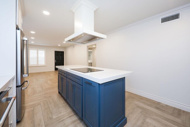 Building Photo - 102 Belaire Dr