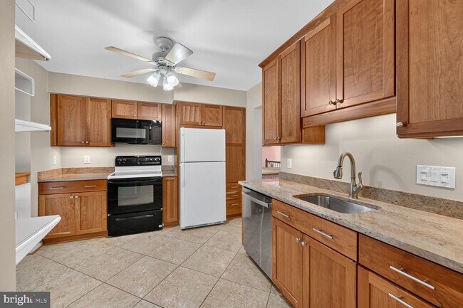 Building Photo - 5619 Ridge View Dr