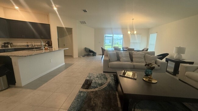 Building Photo - Beautiful 4 bed 2 bath house