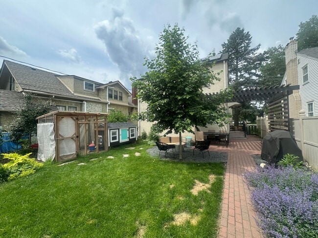 Foto del edificio - Gorgeous 3 Bedroom Single Family Home with...