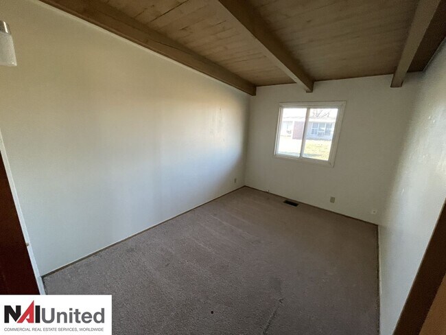 Building Photo - 3 bedroom, 1 bath duplex for rent!