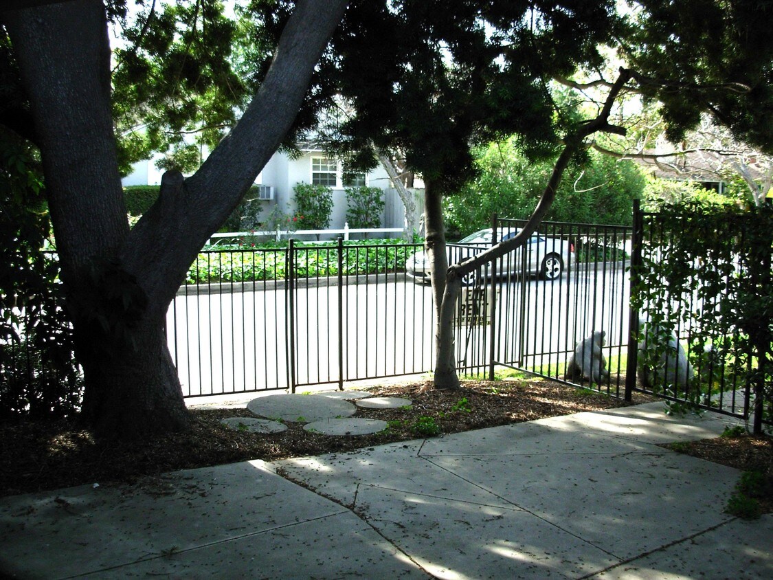 5600 Matilija Ave, Sherman Oaks, CA 91401 Townhouse for Rent in